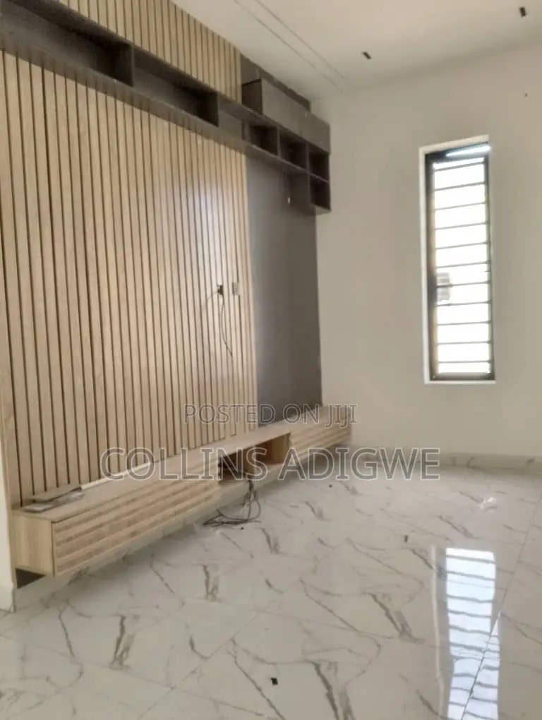 4bdrm Duplex in Orchid Road Chevron for sale in Chevron