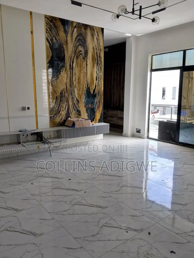 4bdrm Duplex in Orchid Road Chevron for sale in Chevron
