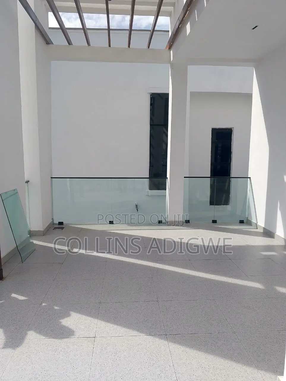 5bdrm Duplex in Orchid Road Chevron for sale in Chevron