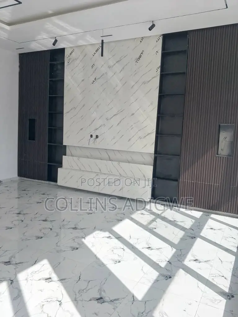 5bdrm Duplex in Orchid Road Chevron for sale in Chevron