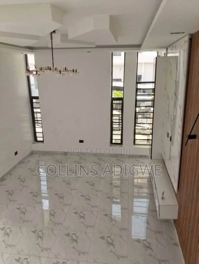 4bdrm Duplex in Secured Estate for sale in Chevron