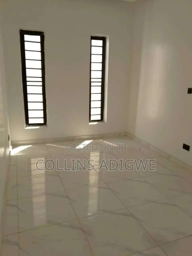 4bdrm Duplex in Secured Estate for sale in Chevron