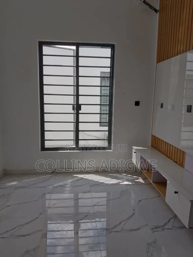 5bdrm Duplex in Service Estate In for sale in Chevron