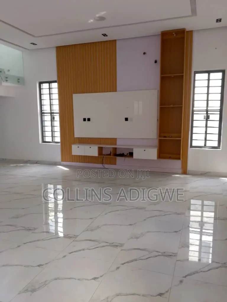 5bdrm Duplex in Service Estate In for sale in Chevron