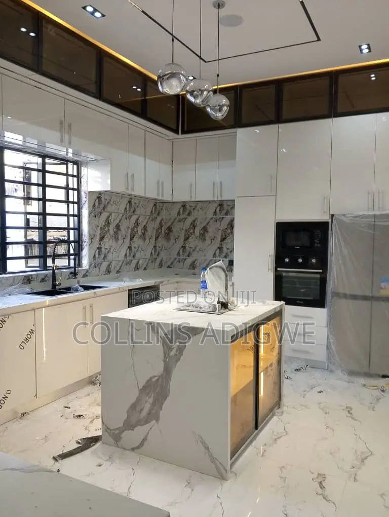 5bdrm Duplex in 24 Hrs Light Estate for sale in Chevron