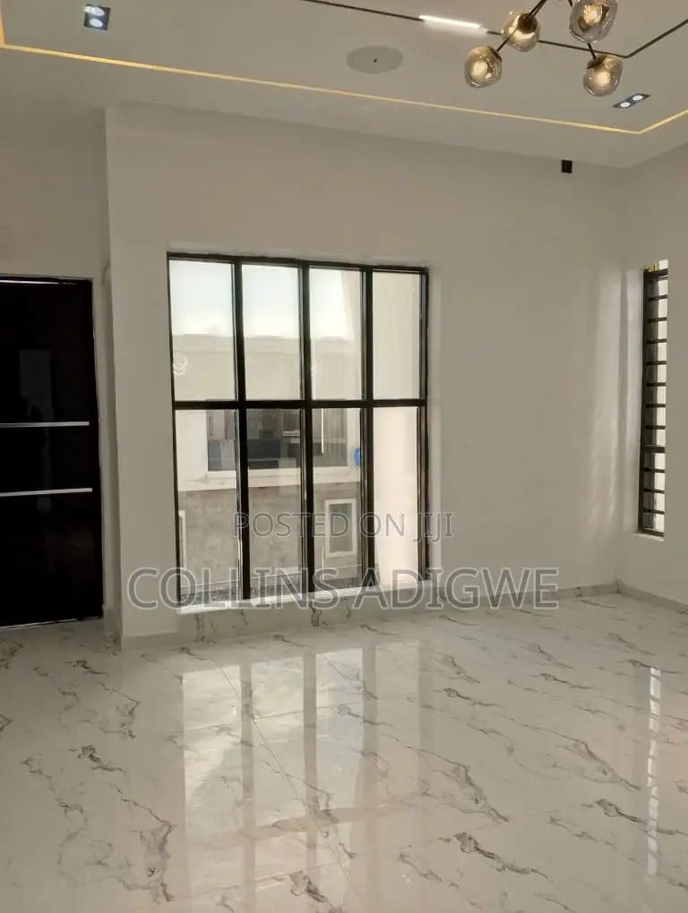 5bdrm Duplex in 24 Hrs Light Estate for sale in Chevron