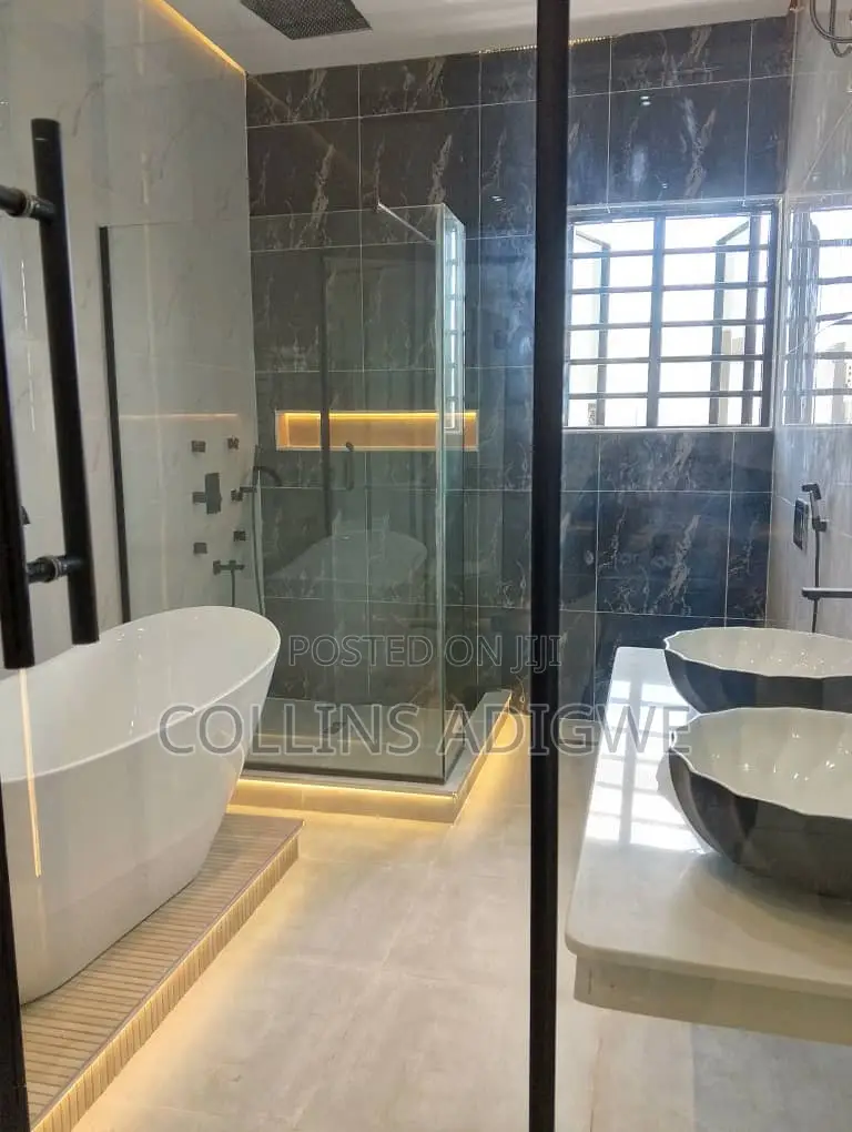 5bdrm Duplex in 24 Hrs Light Estate for sale in Chevron