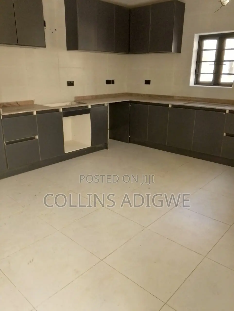 4bdrm Duplex in Chevron for rent in Chevron