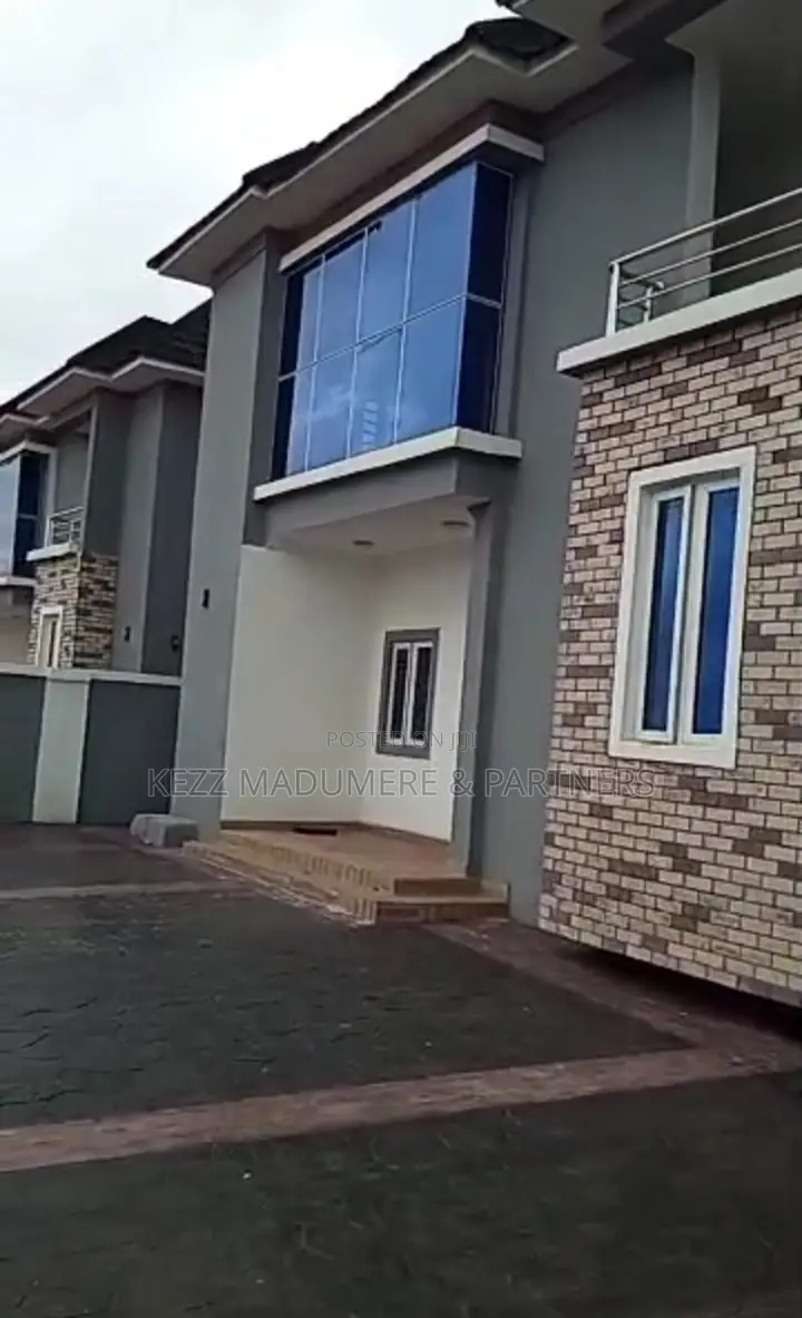 5bdrm Duplex in Independence Layout for sale in Enugu
