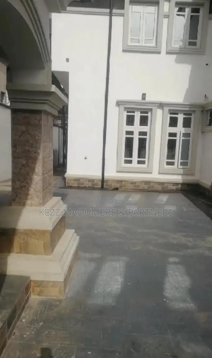 5bdrm Duplex in Gwarinpa Extension , for sale in Gwarinpa