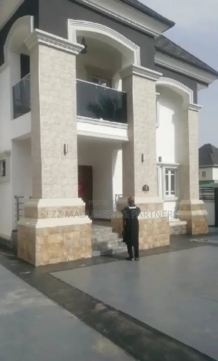 5bdrm Duplex in Gwarinpa Extension , for sale in Gwarinpa