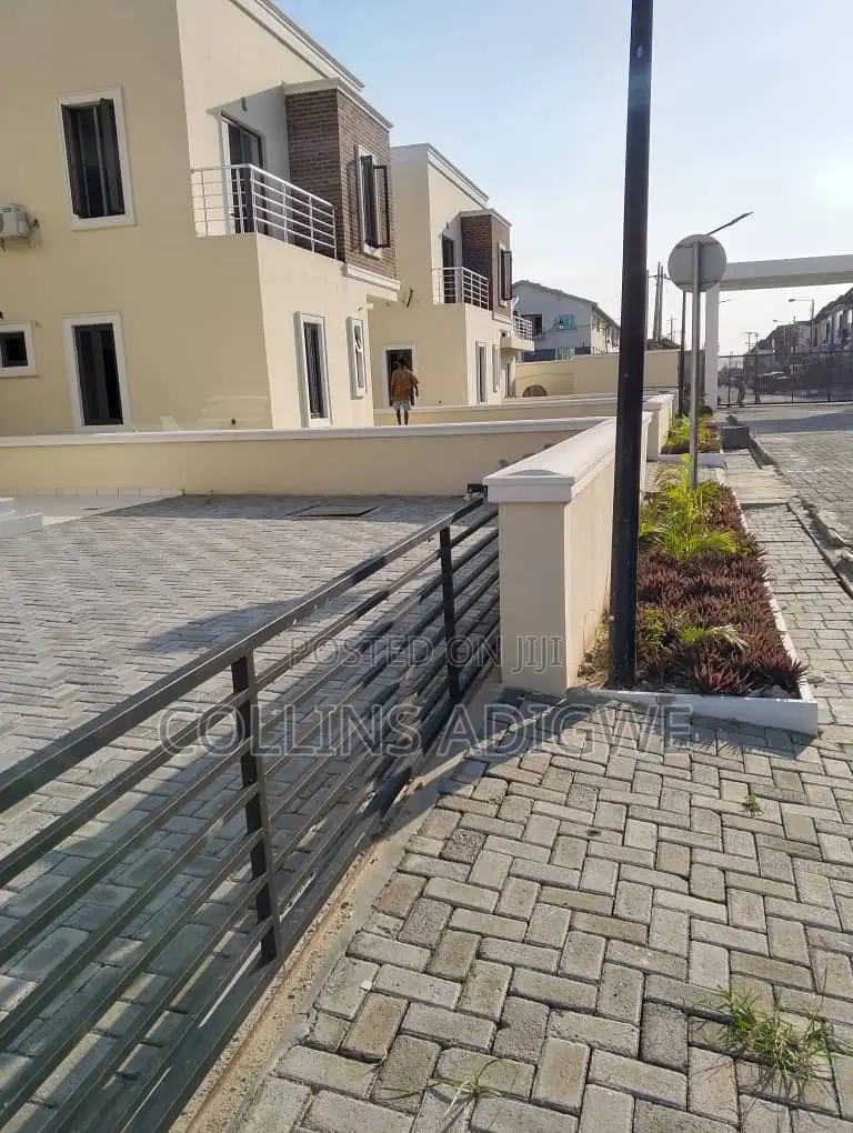 4bdrm Duplex in Chevron Drive Lekki for sale in Chevron