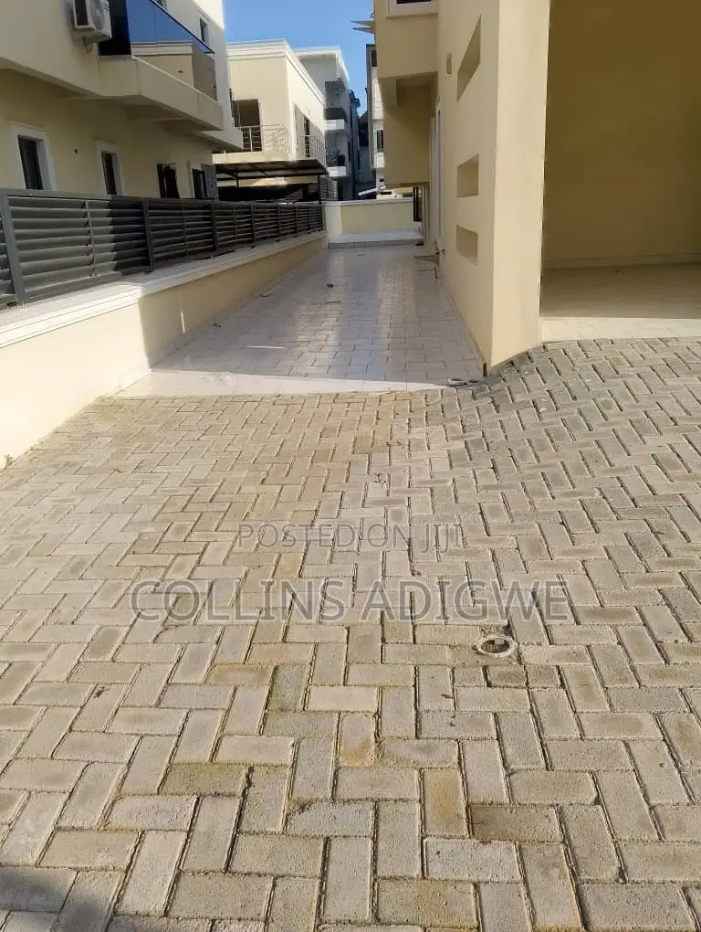 4bdrm Duplex in Chevron Drive Lekki for sale in Chevron