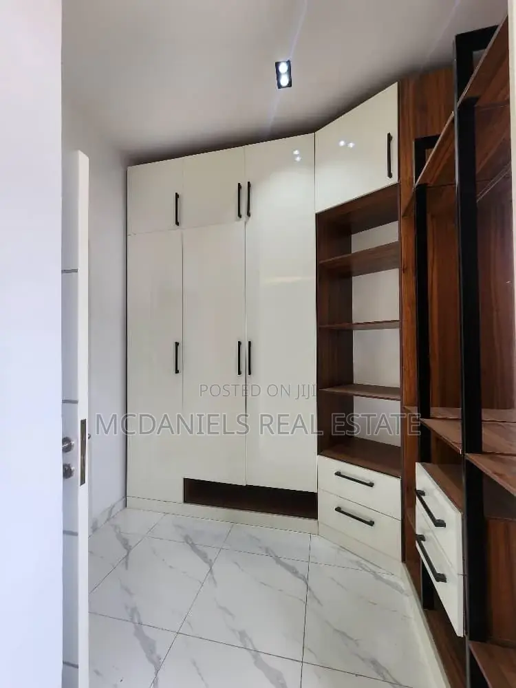 4bdrm Duplex in Chevron for sale in Chevron