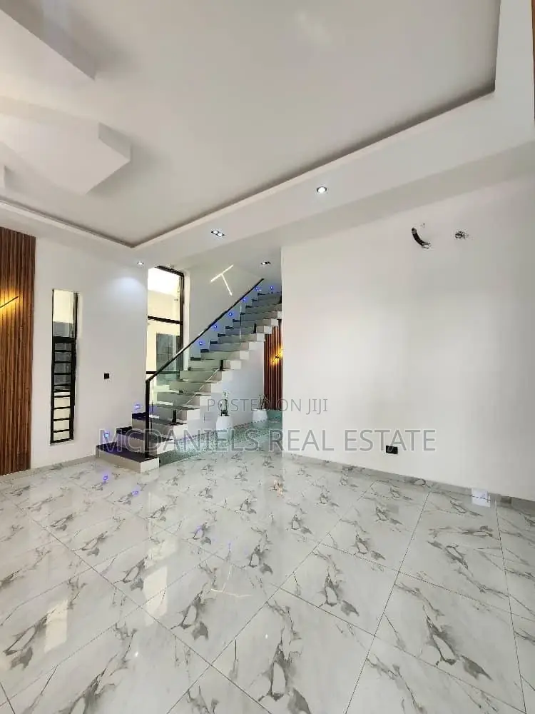 4bdrm Duplex in Chevron for sale in Chevron