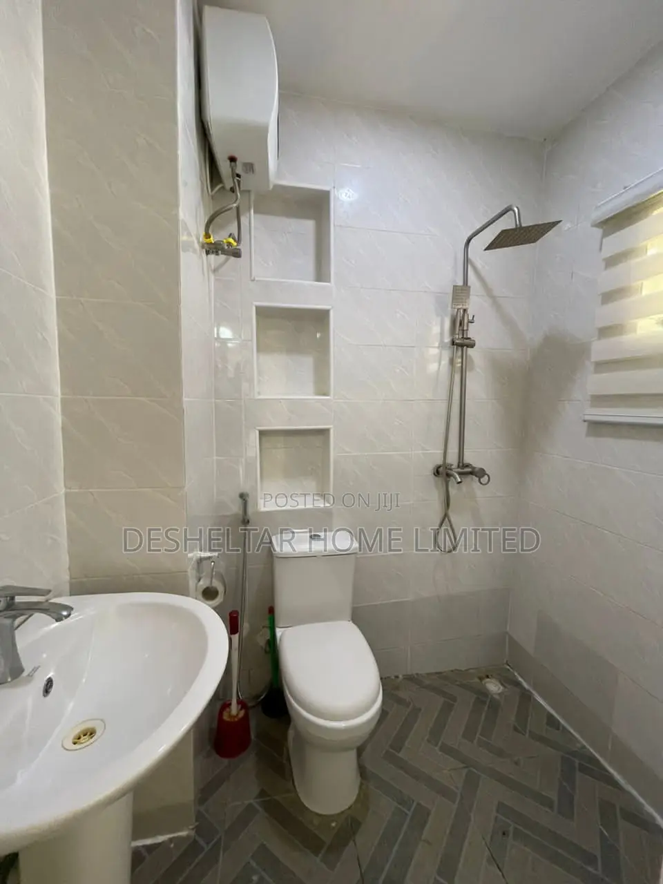 Furnished 2bdrm Block of Flats in New Horizon Estate, Ikate-Elegushi in Ikate-Elegushi