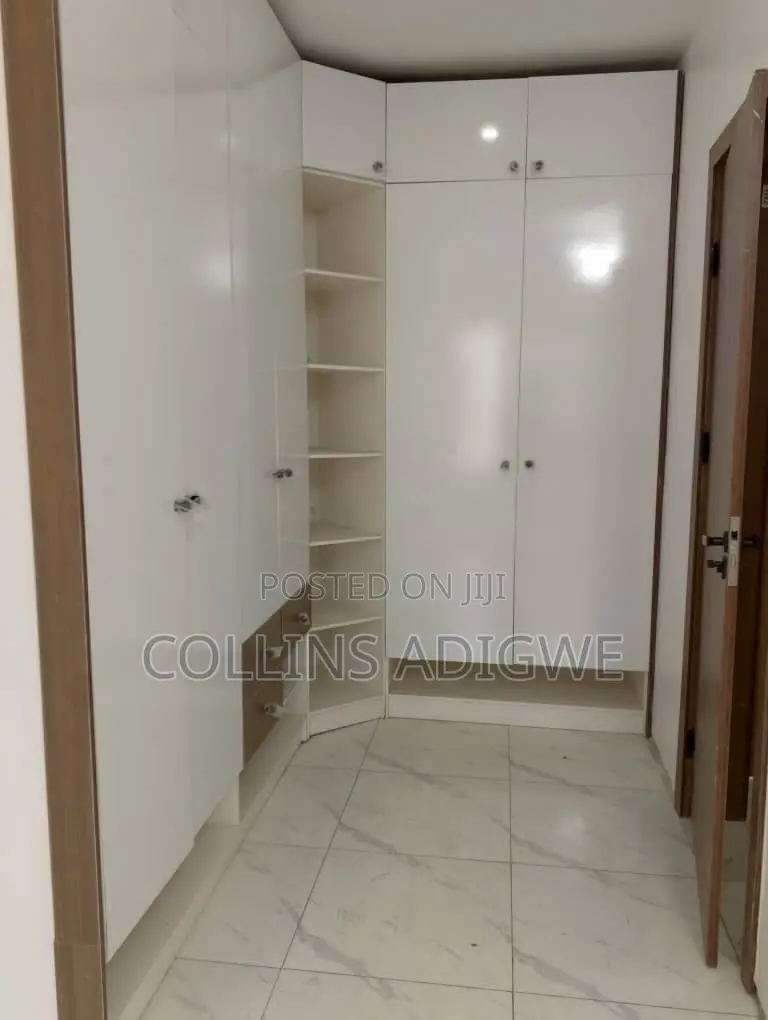 4bdrm Duplex in Court 7  Chevron for sale in Chevron