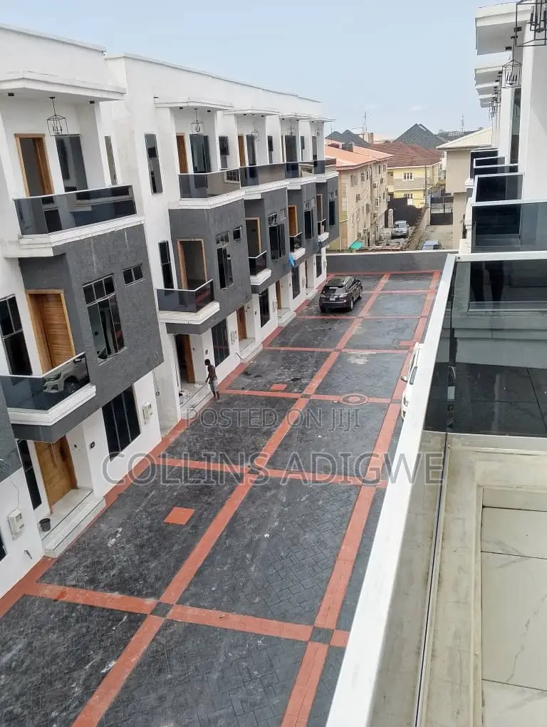4bdrm Duplex in Court 7  Chevron for sale in Chevron