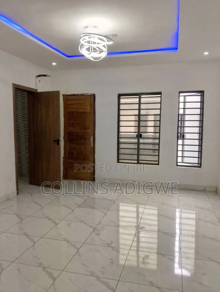 4bdrm Duplex in Court 7  Chevron for sale in Chevron