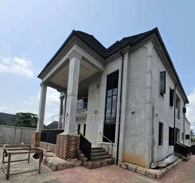 5bdrm Duplex in Benin City for sale in Benin City
