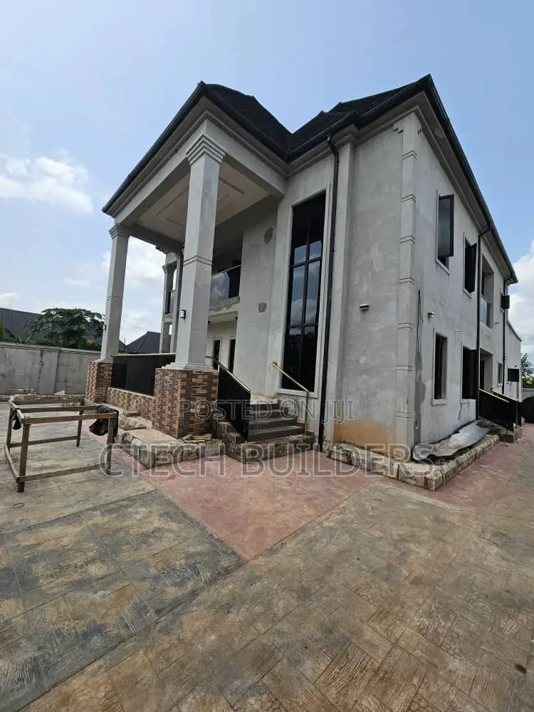 5bdrm Duplex in Benin City for sale in Benin City