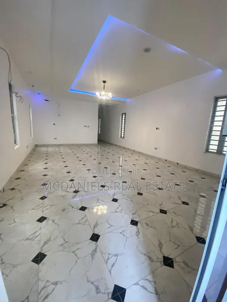 4bdrm Duplex in Chevron for sale in Chevron