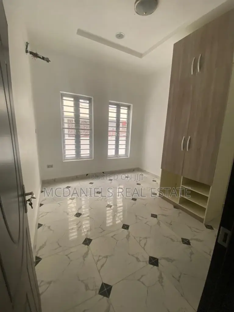 4bdrm Duplex in Chevron for sale in Chevron