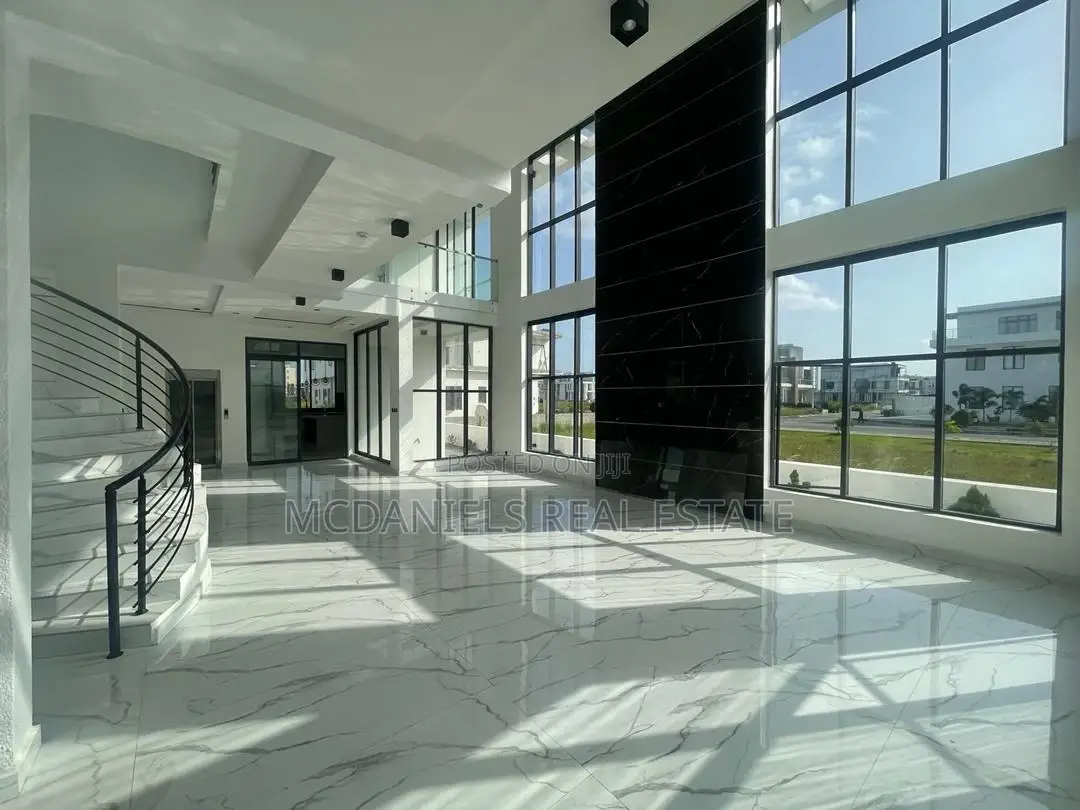 5bdrm Duplex in Ikate for sale in Ikate