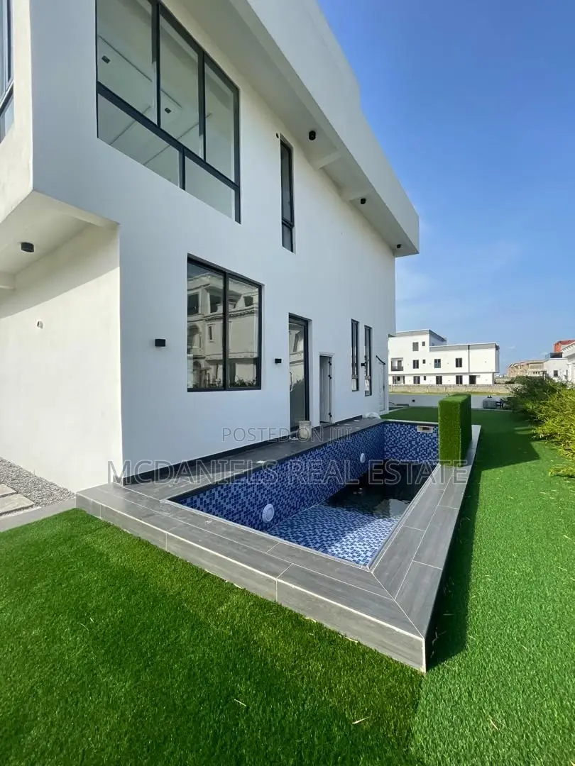 5bdrm Duplex in Ikate for sale in Ikate