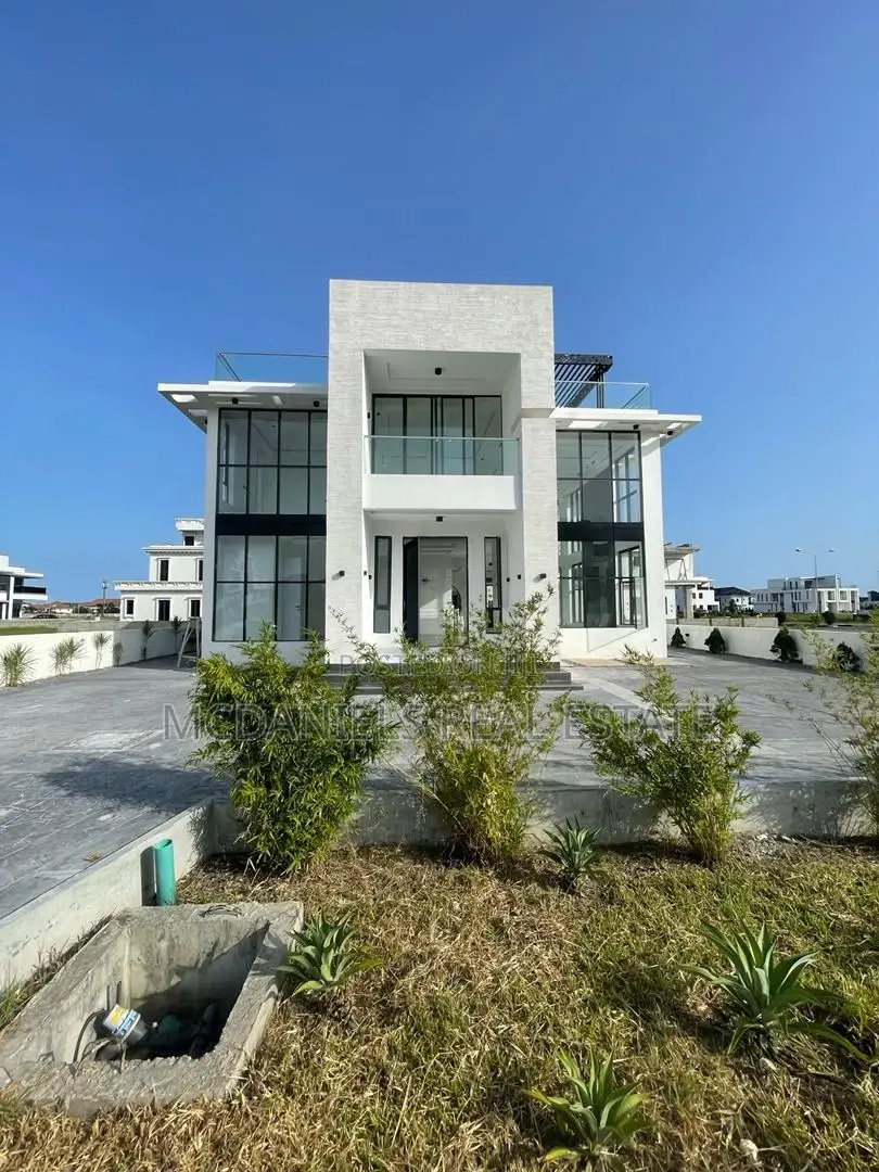 5bdrm Duplex in Ikate for sale in Ikate