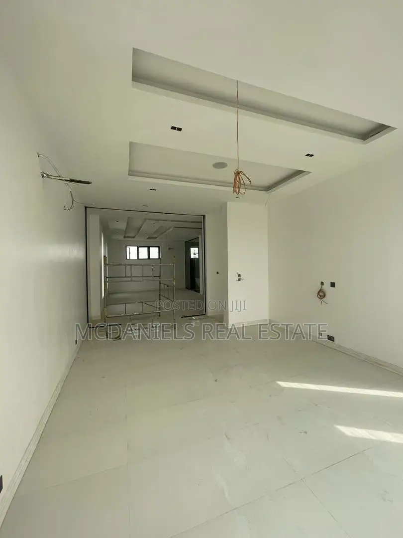 5bdrm Duplex in Osapa london for sale in Osapa london