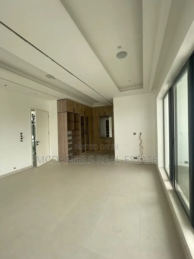 5bdrm Duplex in Osapa london for sale in Osapa london
