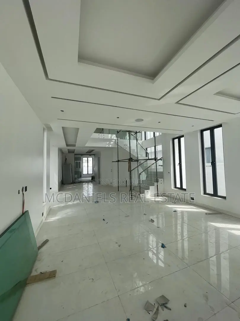 5bdrm Duplex in Osapa london for sale in Osapa london