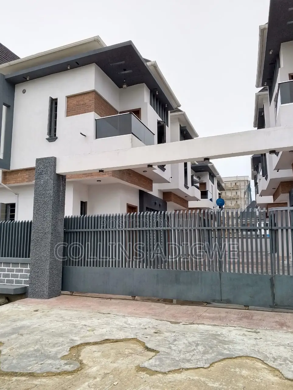 4bdrm Duplex in Mini Estate Chevron for sale in Chevron