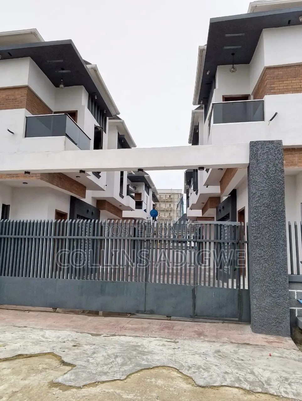 4bdrm Duplex in Mini Estate Chevron for sale in Chevron