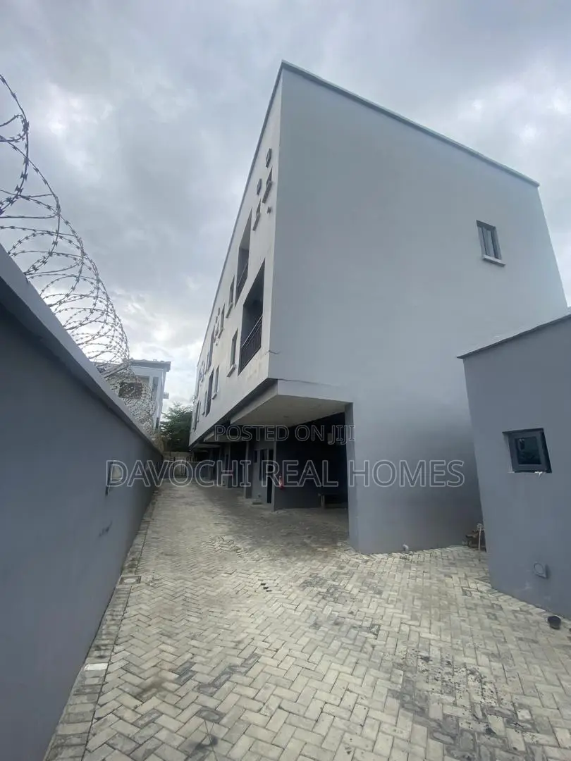 3bdrm Duplex in Lekki Phase One for rent in Lekki