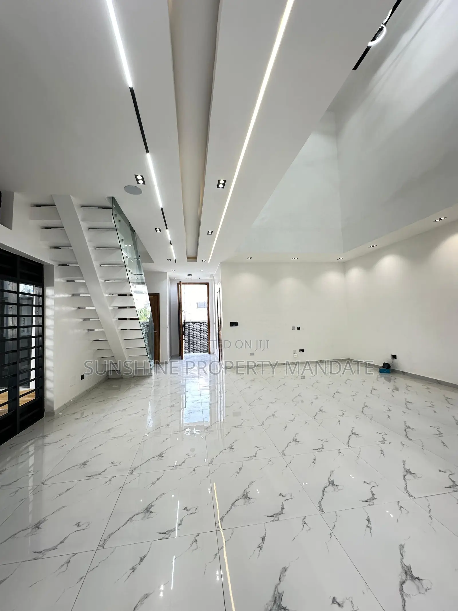 5bdrm Duplex in Osapa London for sale in Osapa london