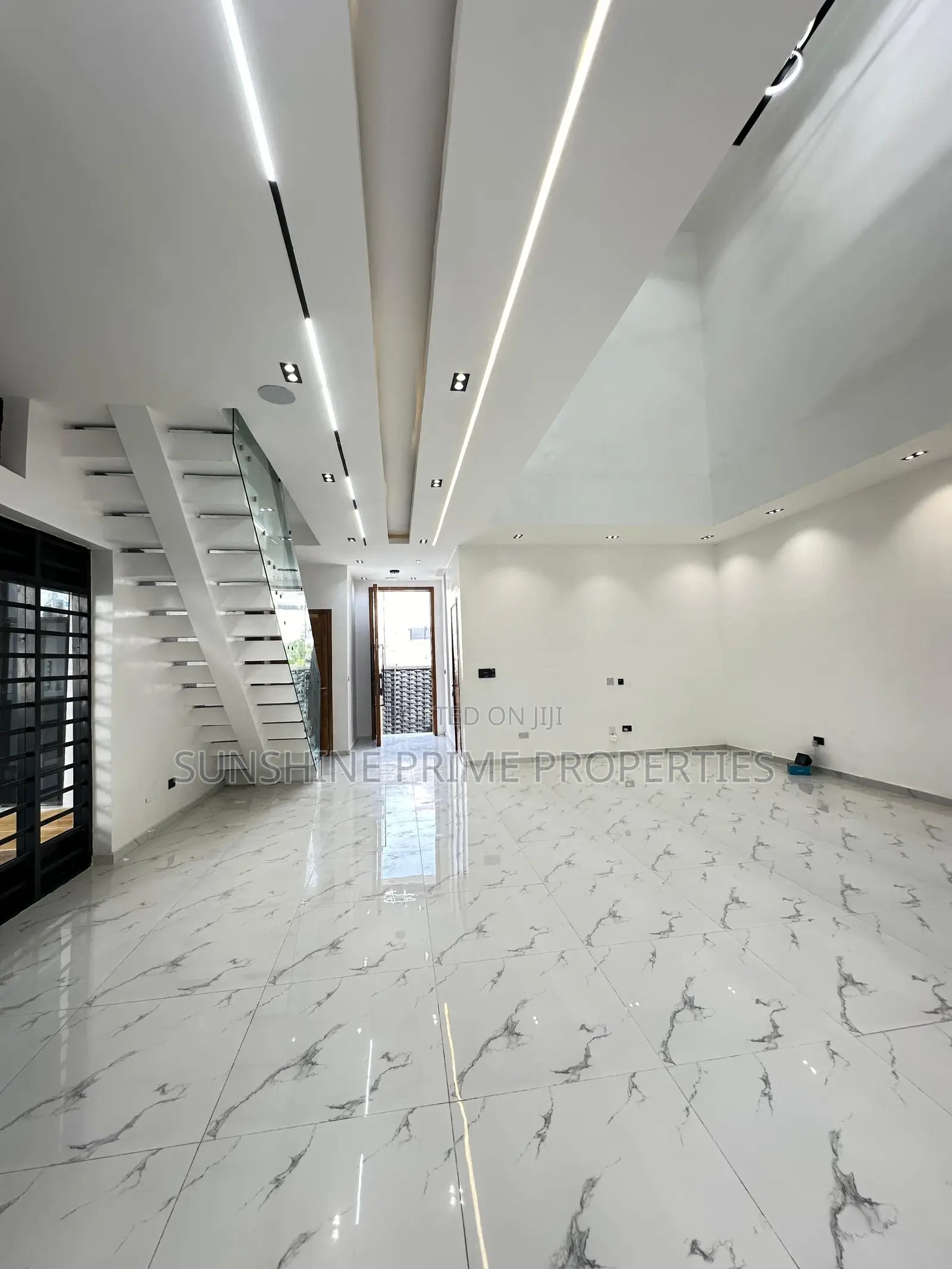 5bdrm Duplex in Osapa London for sale in Osapa london