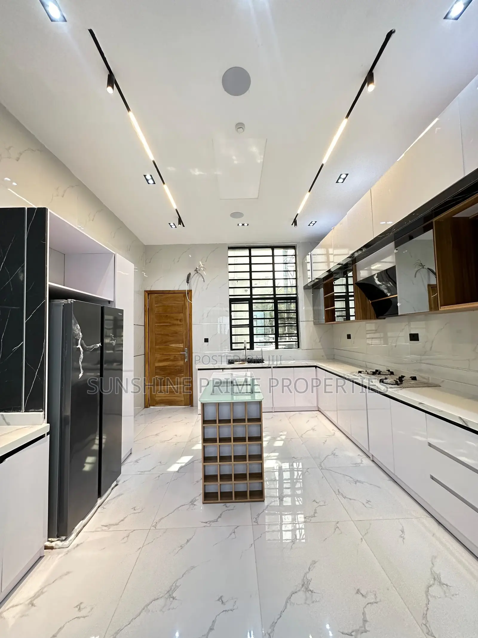 5bdrm Duplex in Osapa London for sale in Osapa london