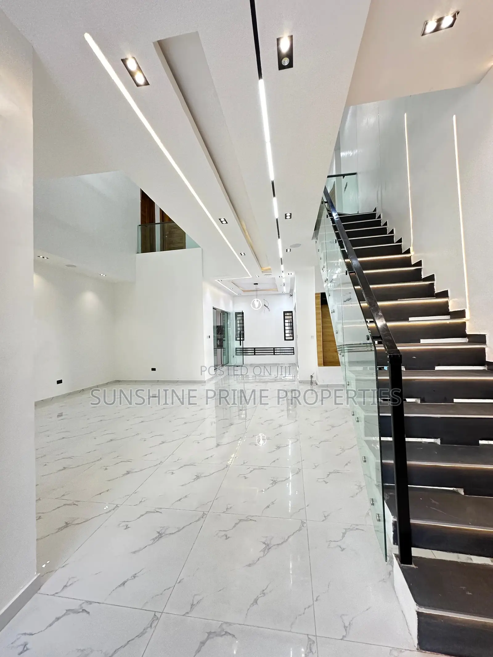 5bdrm Duplex in Osapa London for sale in Osapa london