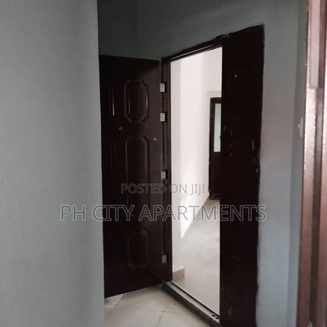2bdrm Block of Flats in Woji for rent in Woji