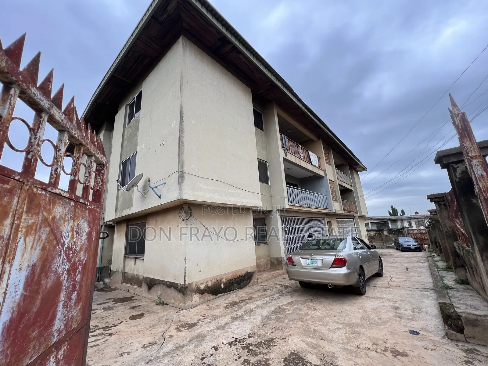 18bdrm Block of Flats in Near Iwo Road, Ibadan for sale in Ibadan