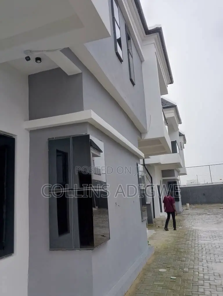 4bdrm Duplex in Harris Drive Vgc for sale in VGC / Ajah