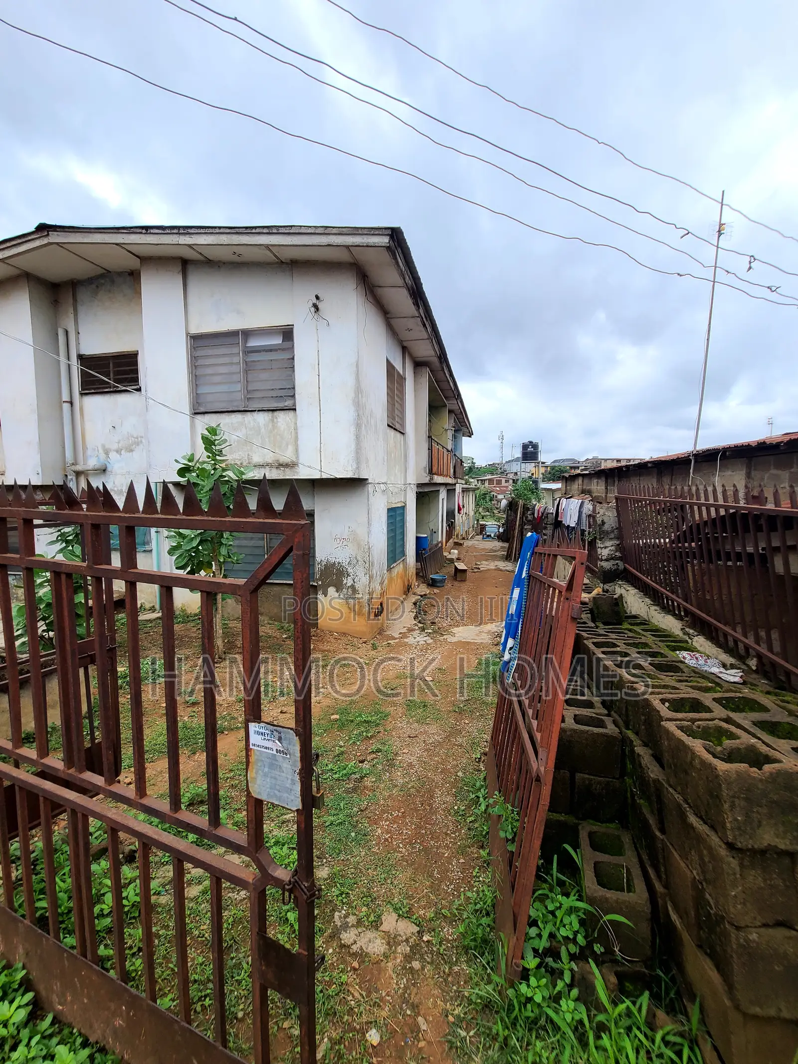 Investment 4 Flats of 3-Bedroom at Orogun, U.I Area,Ibadan. in Agbowo