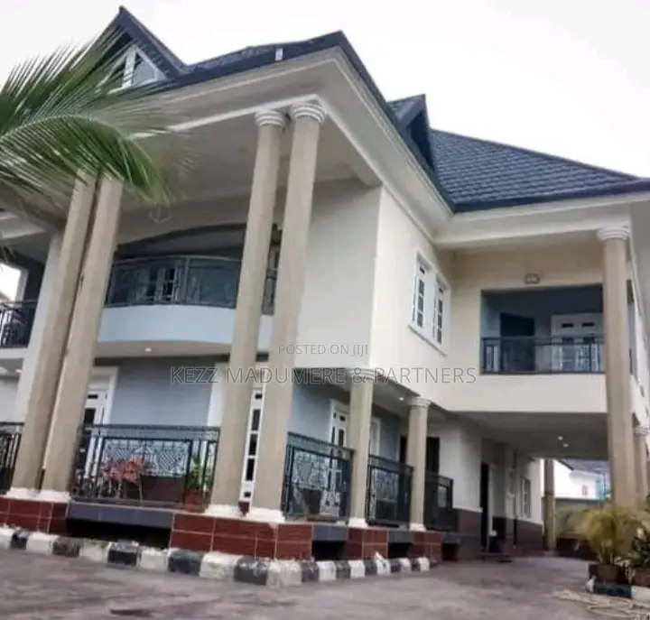 Furnished 6bdrm Duplex in Akanawu Estate , for sale in Owerri