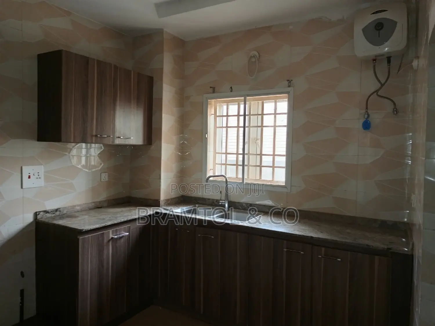 3bdrm Block of Flats in Kaura for rent in Kaura