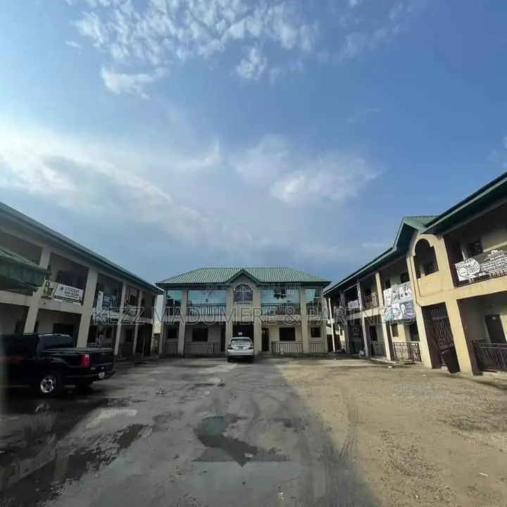 For Sale : Plaza With 22 Shops on 3 Plots in Port-Harcourt
