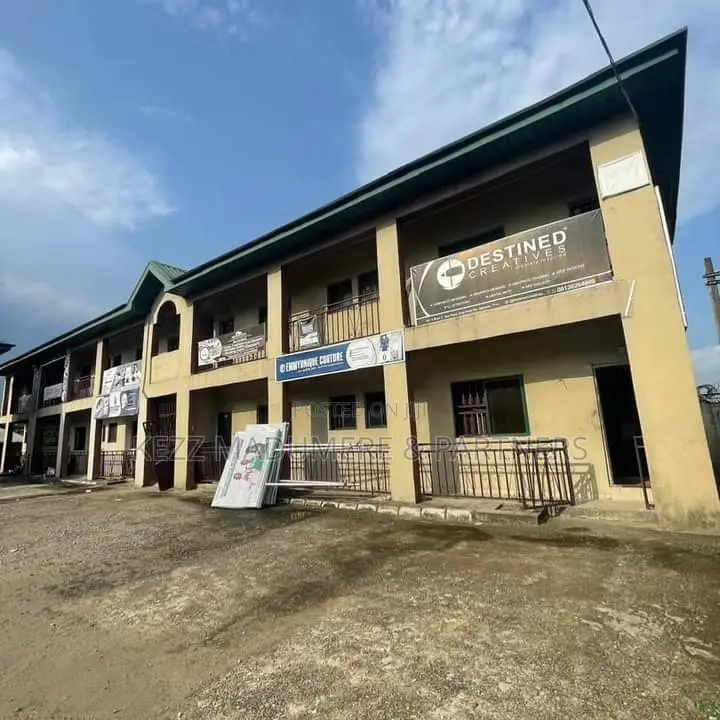 For Sale : Plaza With 22 Shops on 3 Plots in Port-Harcourt