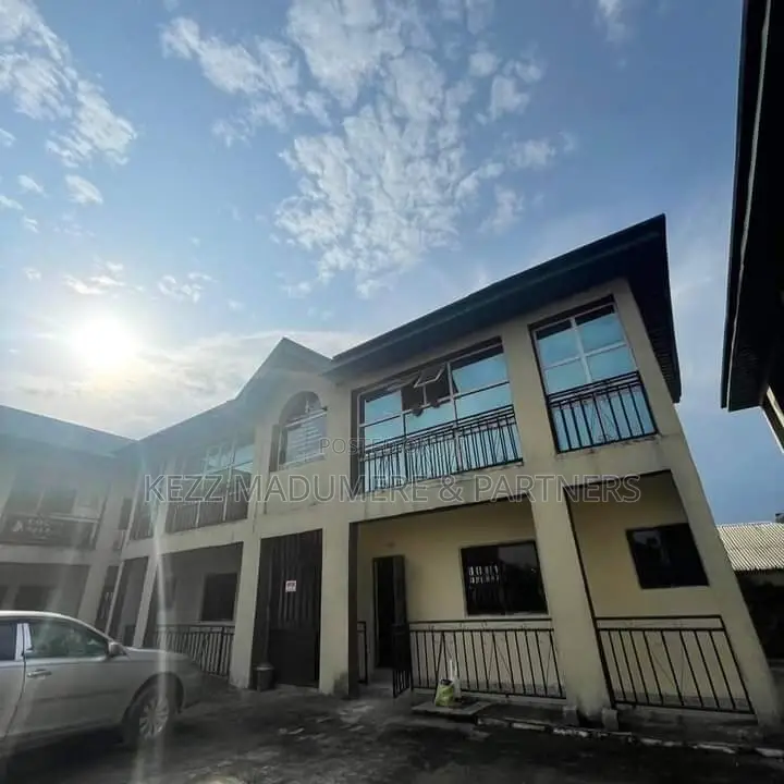 For Sale : Plaza With 22 Shops on 3 Plots in Port-Harcourt