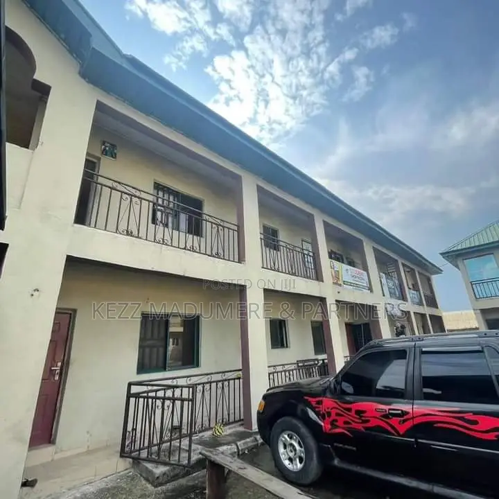 For Sale : Plaza With 22 Shops on 3 Plots in Port-Harcourt